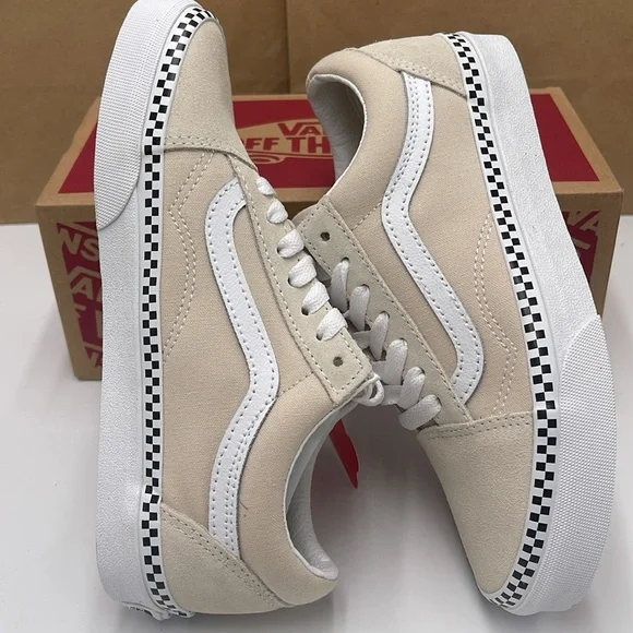 Vans WMNS Tan and White Sneakers Old Skool
Checkerboard Foxing Turtl
VN0A7Q2JDJR - Picture 11 of 16
